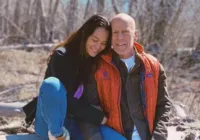 Esposa de Bruce Willis indica que o ator não consegue mais falar imagem
