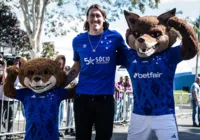 Ídolo do Corinthians, Cássio é apresentado ao Cruzeiro; veja imagens