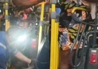 Obesa fica presa em catraca de ônibus por mais de 2 horas no RJ