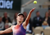 Swiatek bate francesa e vai enfrentar Osaka em Roland Garros