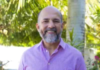 TRE cassa liminar e garante Robério Olveira na disputa em Eunápolis