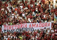 Torcida do Flamengo protesta durante jogo: "Diretoria amadora"