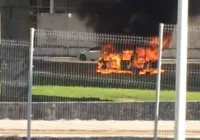 VÍDEO: Carro é consumido por incêndio e assusta motoristas na AV. ACM
