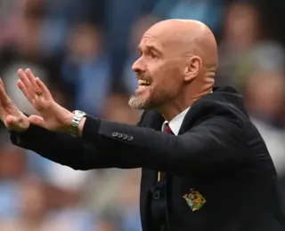 Balançando no cargo, Ten Hag seguirá no comando do Manchester United