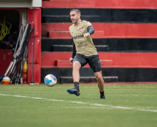 Bruno Uvini comemora retorno ao Vitória no dia do aniversário do filho