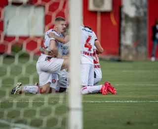 Confira o que o VAR falou sobre gol impedido e pênalti para o Vitória