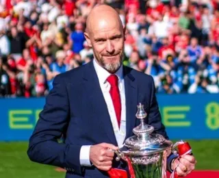 Erik ten Hag renova com o Manchester United até 2026