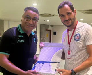 Ex-técnico do Bahia, Roger Machado ganha presente após reencontro