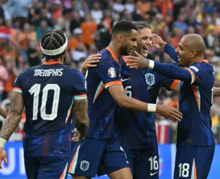 Holanda vence Romênia e vai às quartas de final da Eurocopa