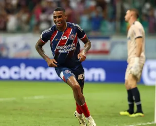 Mesmo em noite pouco inspirada, Bahia vence e segue na cola do líder