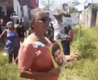 Moradores de Itapetinga protestam contra prefeito