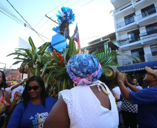 Multidão vai às ruas acompanhar desfile em homenagem ao 2 de Julho