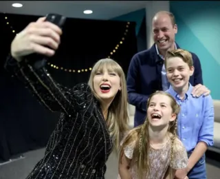 Principe William dança em show de Taylor Swift e posta foto com cantora
