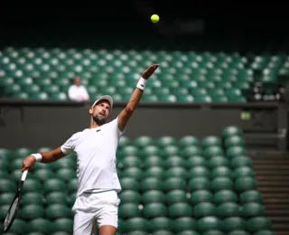 Recuperado de lesão no joelho, Djokovic vai participar de Wimbledon