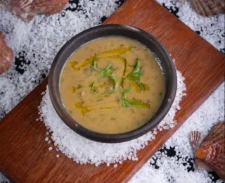 Simples e poderosos, sopas e caldos são uma boa pedida para o inverno