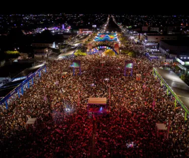 Gusttavo Lima reúne 55 mil no 3º dia do Arraiá de LEM - Imagem