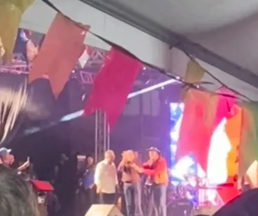 Prefeito de Nova Canaã é vaiado durante evento - Imagem