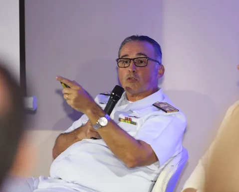 Almirante explica sobre Planejamento Espacial Marinho na Sala A TARDE