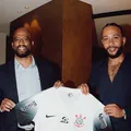 Presidente do Vitória critica Corinthians por contratar Depay: "Irresponsabilidade" imagem