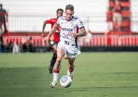 Jogador do Vitória ganha apoio de marca para abandonar apelido "Mosquito"