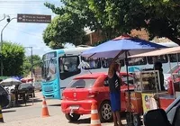 Ônibus desrespeitam regras de transito em praia do distrito de Valença