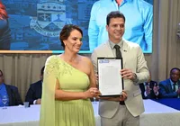 Sheila Lemos toma posse como primeira prefeita eleita em Conquista imagem