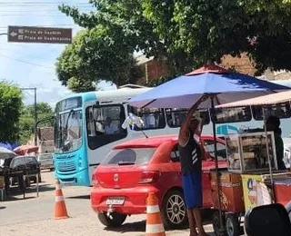 Ônibus desrespeitam regras de transito em praia do distrito de Valença