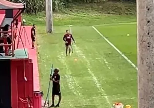 Thiago Carpini durante partida pelo Vitória